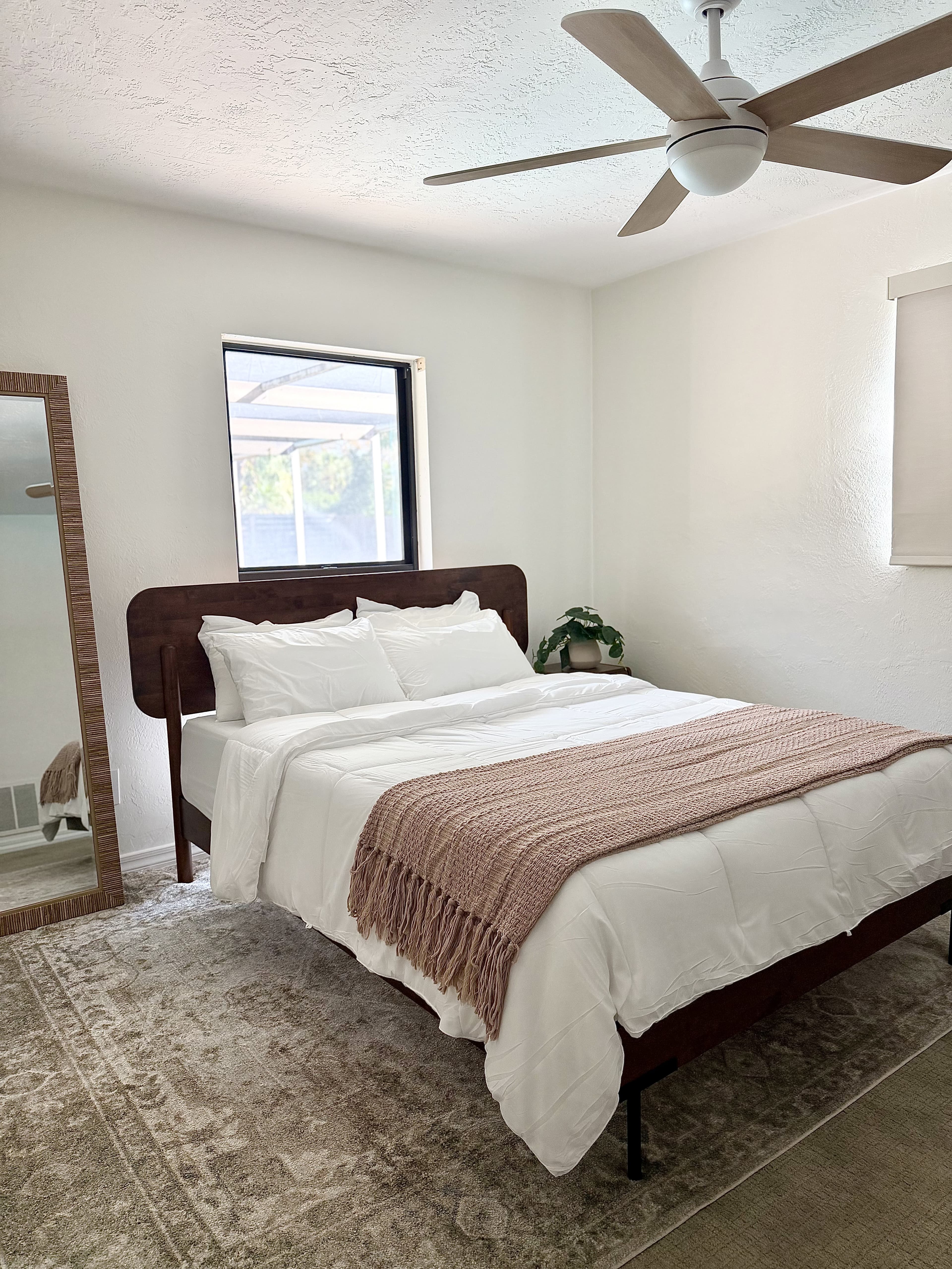 Mid-century modern bedroom